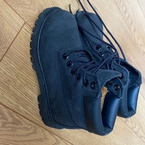 Unisex Kids timberland boots.